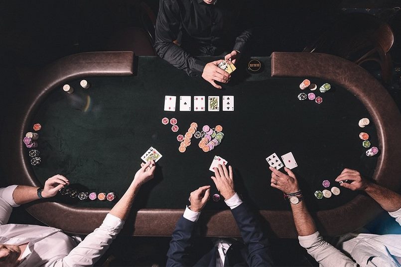 Thuật ngữ trong Poker chỉ lối chơi của thành viên